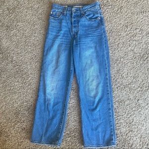 Levi’s Ribcage Straight Ankle Jeans (Size: W 24, L 27, Color: In the Middle)